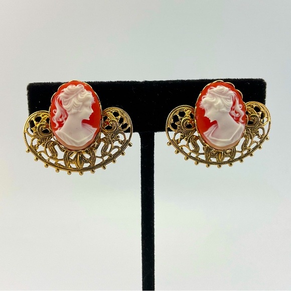 Resin Cameo Earrings, NOS, Gold Filigree Setting, Clip Ons, Victorian, Coquette - Picture 3 of 11